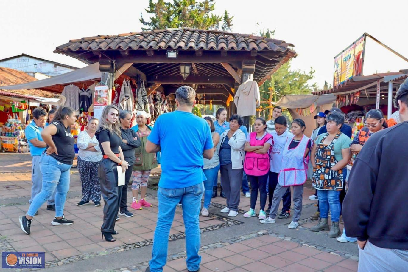 Cumple Diputada Samanta Flores Necesidad de Comerciantes del  Muelle General, en Pátzcuaro 