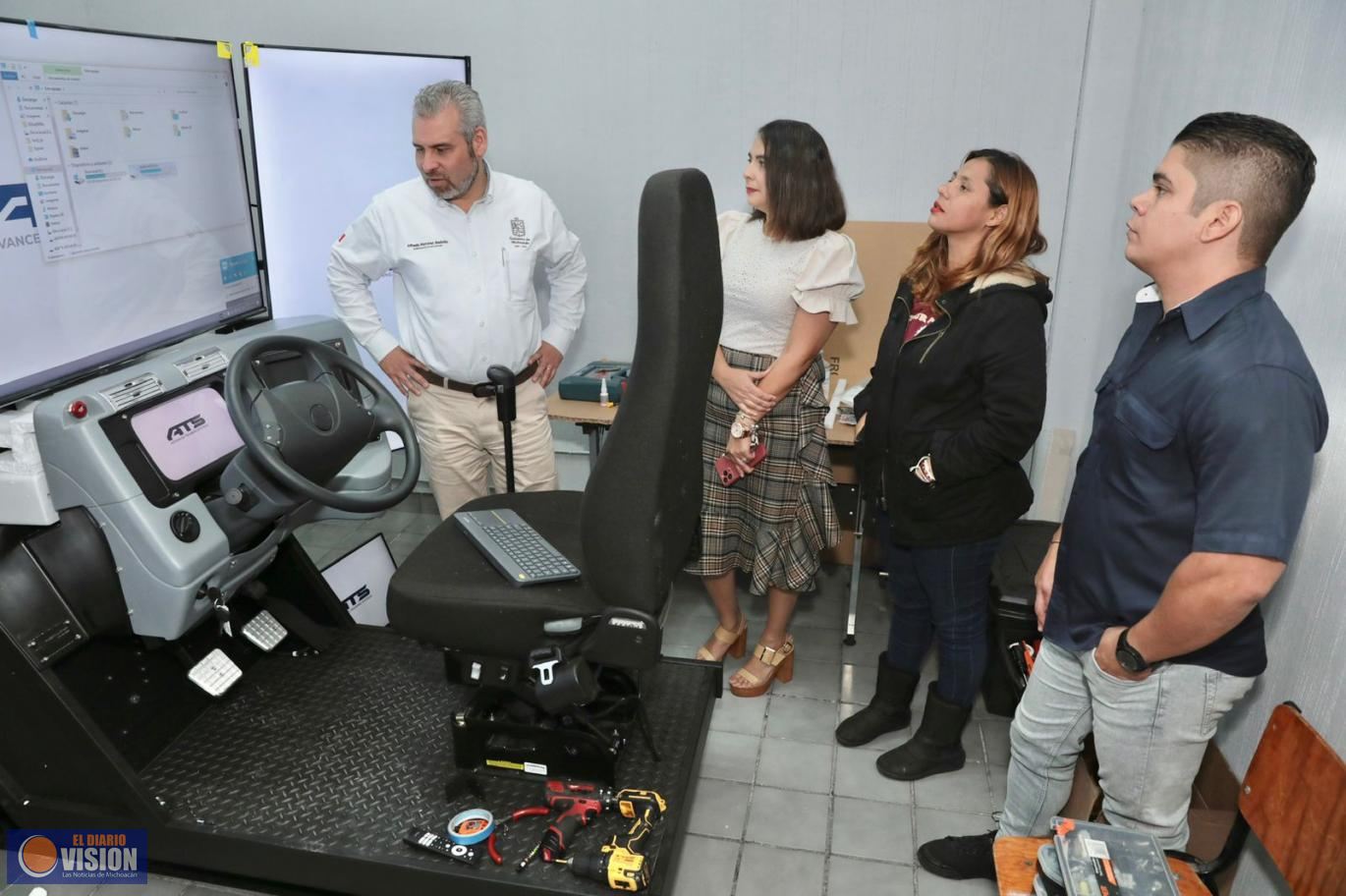 Bedolla y SCT acuerdan acciones de seguridad vial para evitar accidentes en vías carreteras