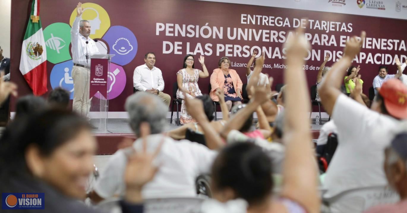 Entrega Bedolla apoyos para personas con discapacidad en LC