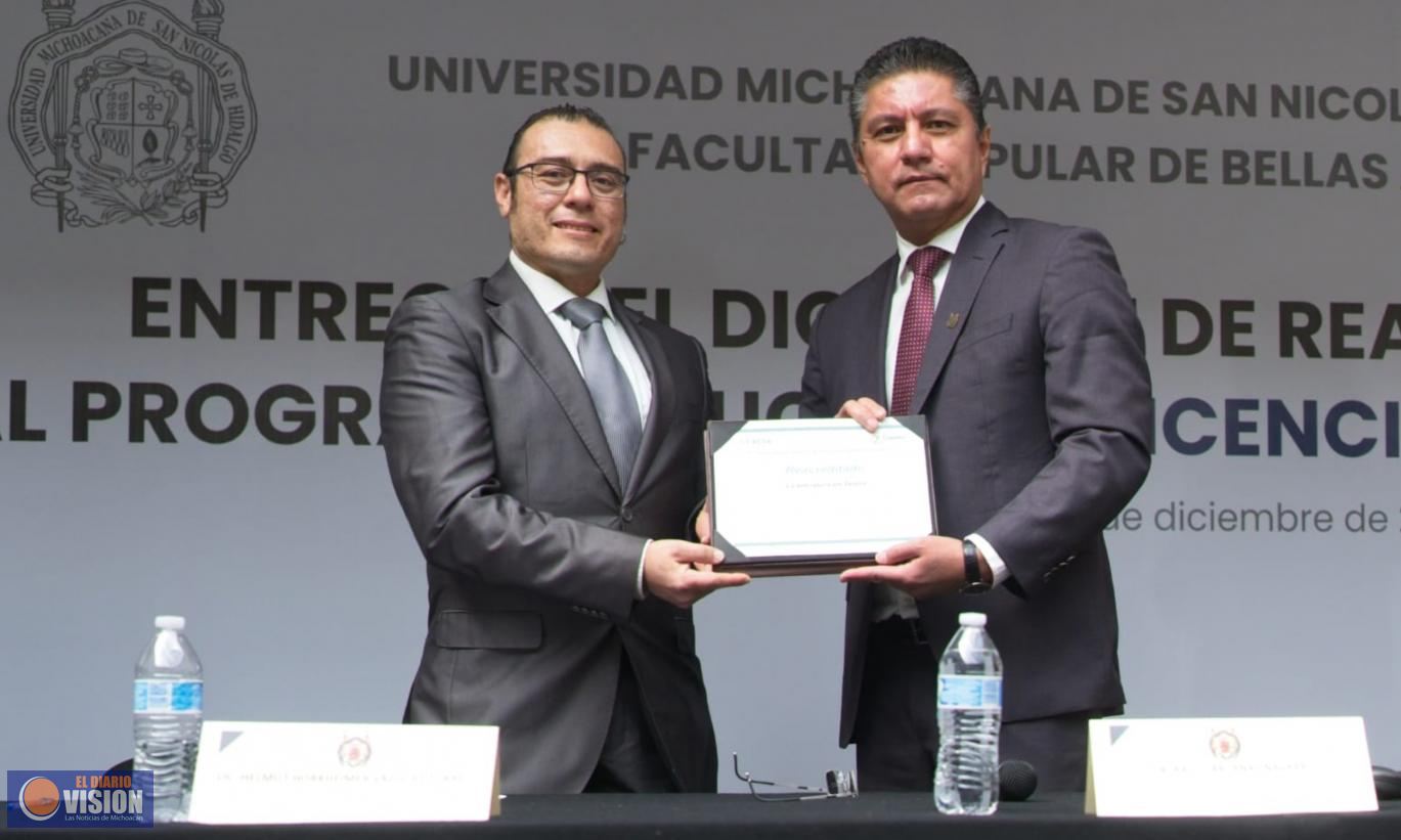 Recibe Raúl Cárdenas reacreditación de la licenciatura en Teatro 