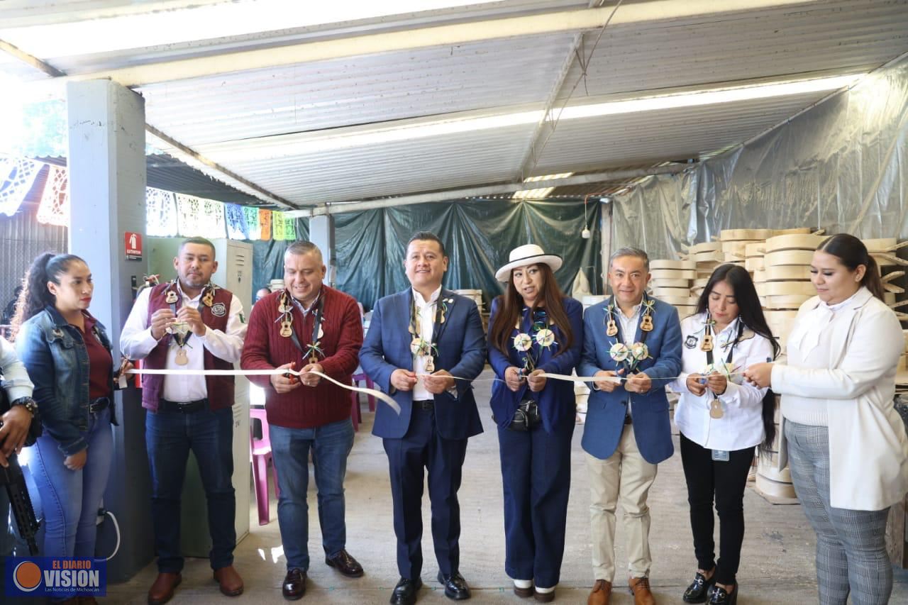 Inaugura Torres Piña taller de guitarras en el Centro Penitenciario de Uruapan