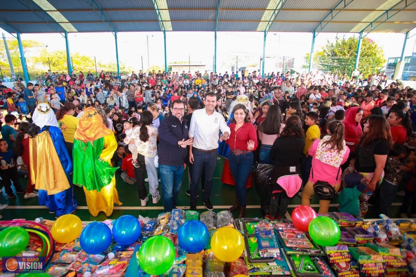 En Uruapan, magia de los Reyes Magos genera miles de sonrisas