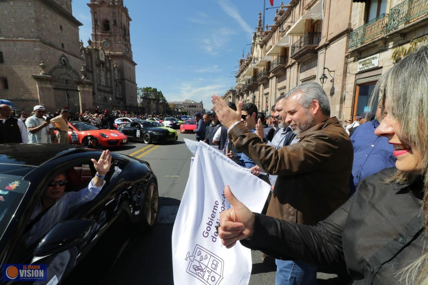 Bedolla da banderazo de salida a participantes del KEKO FEST 2023