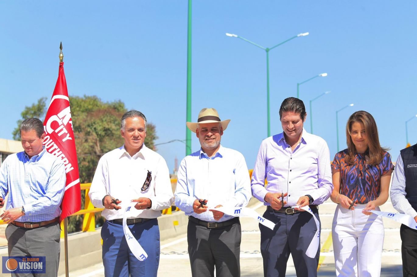 Asiste Bedolla a inauguración del puente a desnivel en Siervo de la Nación