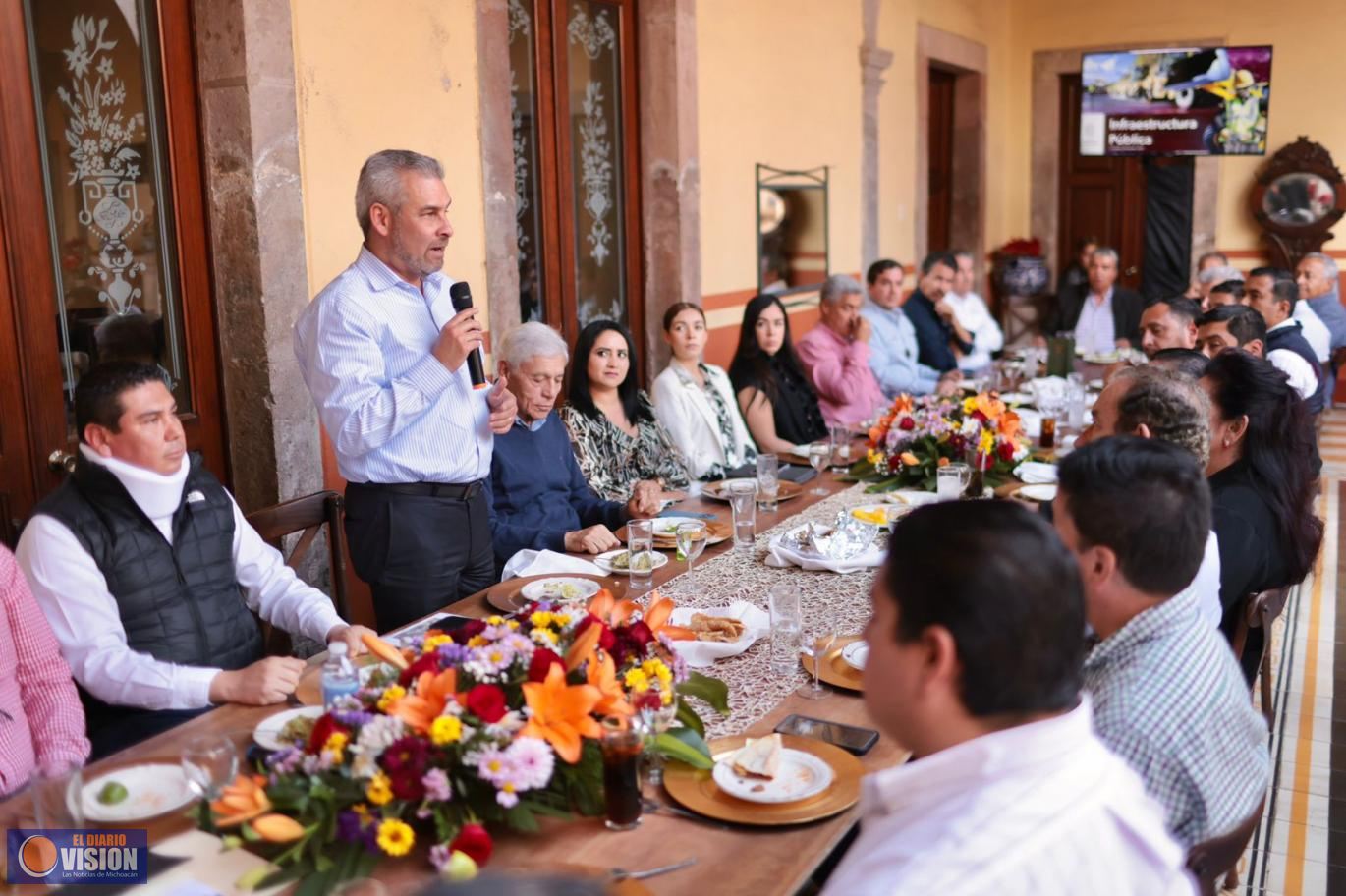 Presenta Bedolla proyectos de infraestructura a empresarios de La Piedad