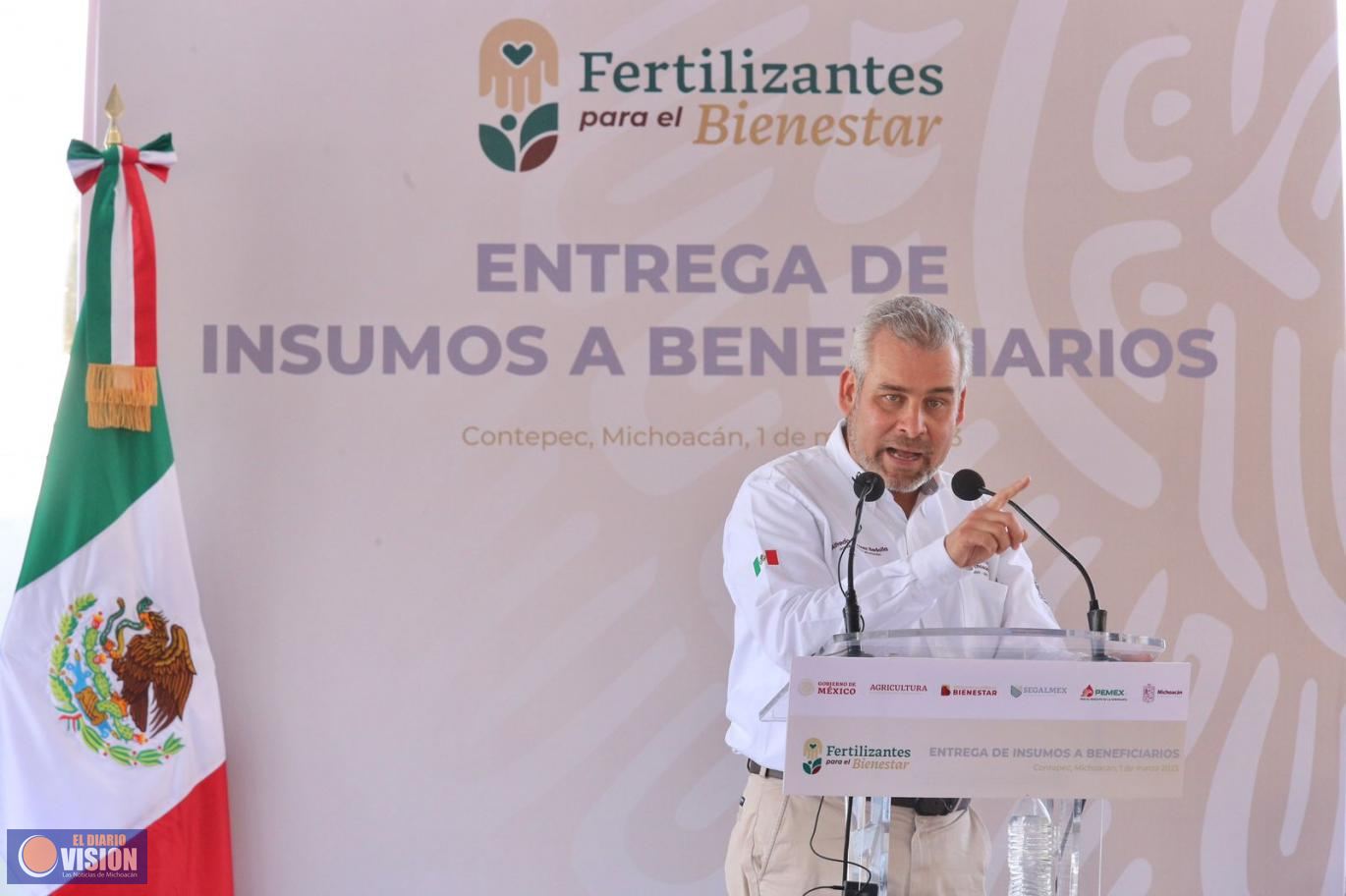 Arranca Bedolla entrega de fertilizante gratuito a productores michoacanos