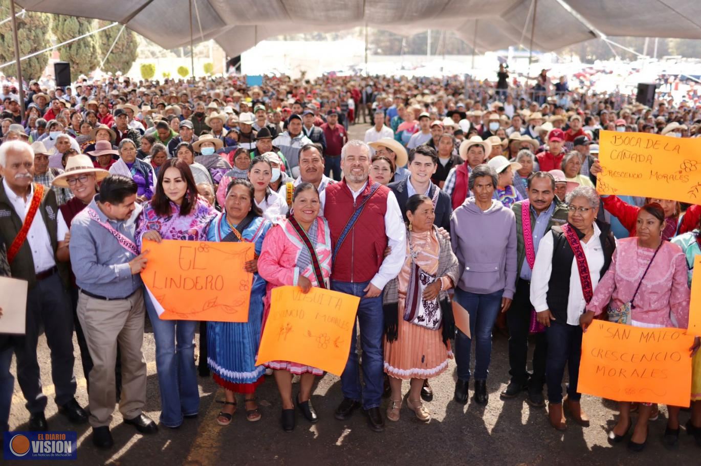 Bedolla entrega fertilizante gratuito a 3 mil 700 productores del Oriente Michoacano