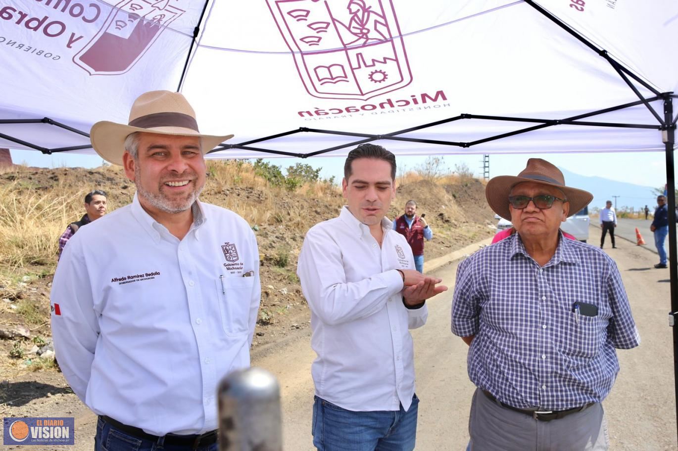 Supervisa Bedolla trabajos de rehabilitación en la carretera Jacona-Peribán