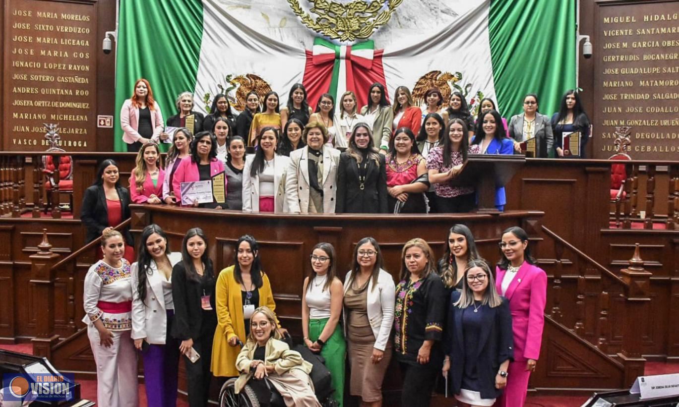 Voces de mujeres cimbran el Congreso del Estado; luchan por un mejor Michoacán