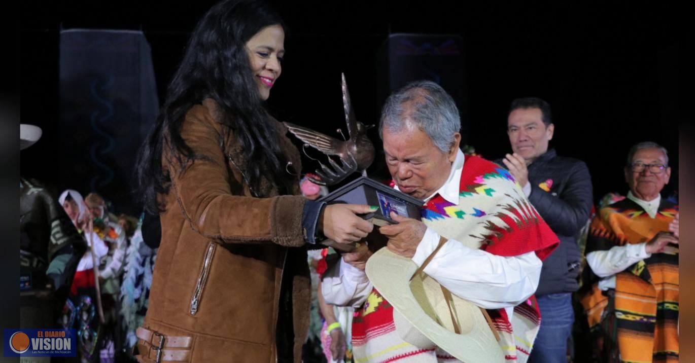 Gobierno de Michoacán galardona a participantes de Kuínchekua por preservar la cultura