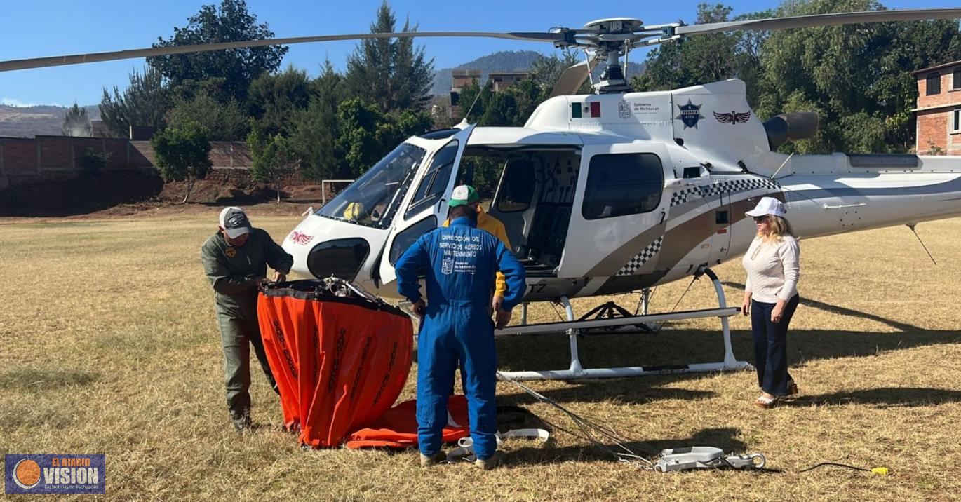 Gobierno de Michoacán envía helicóptero para atender incendio forestal en Cotija