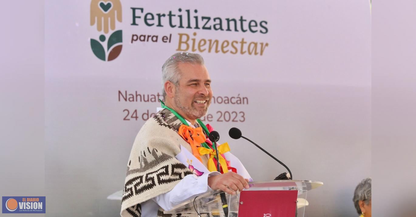 Entrega Bedolla fertilizante gratuito a mil 400 productores del campo en la Meseta Purépecha