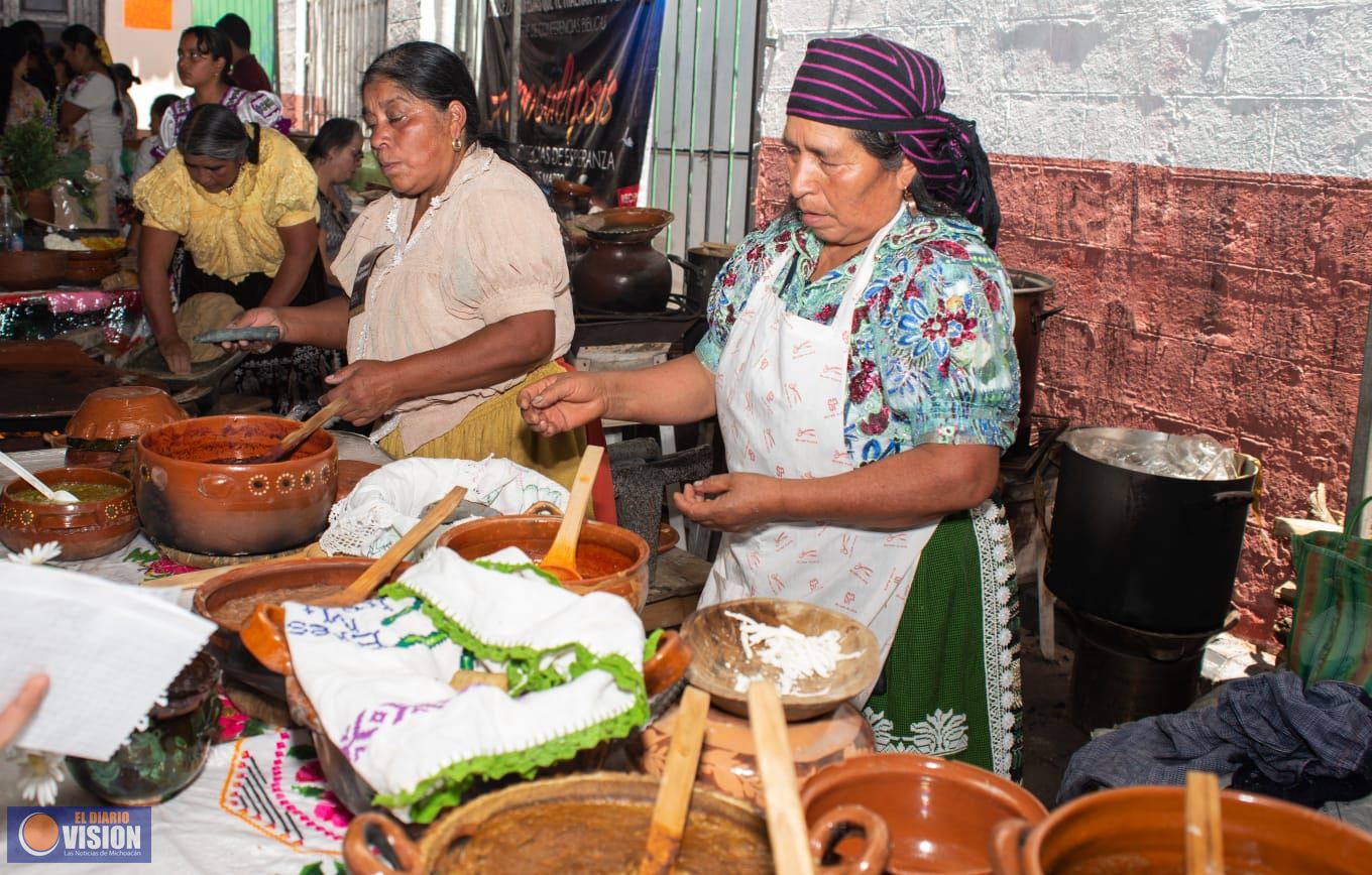 Nacho Campos inaugura la Muestra de Comida Tradicional Purépecha