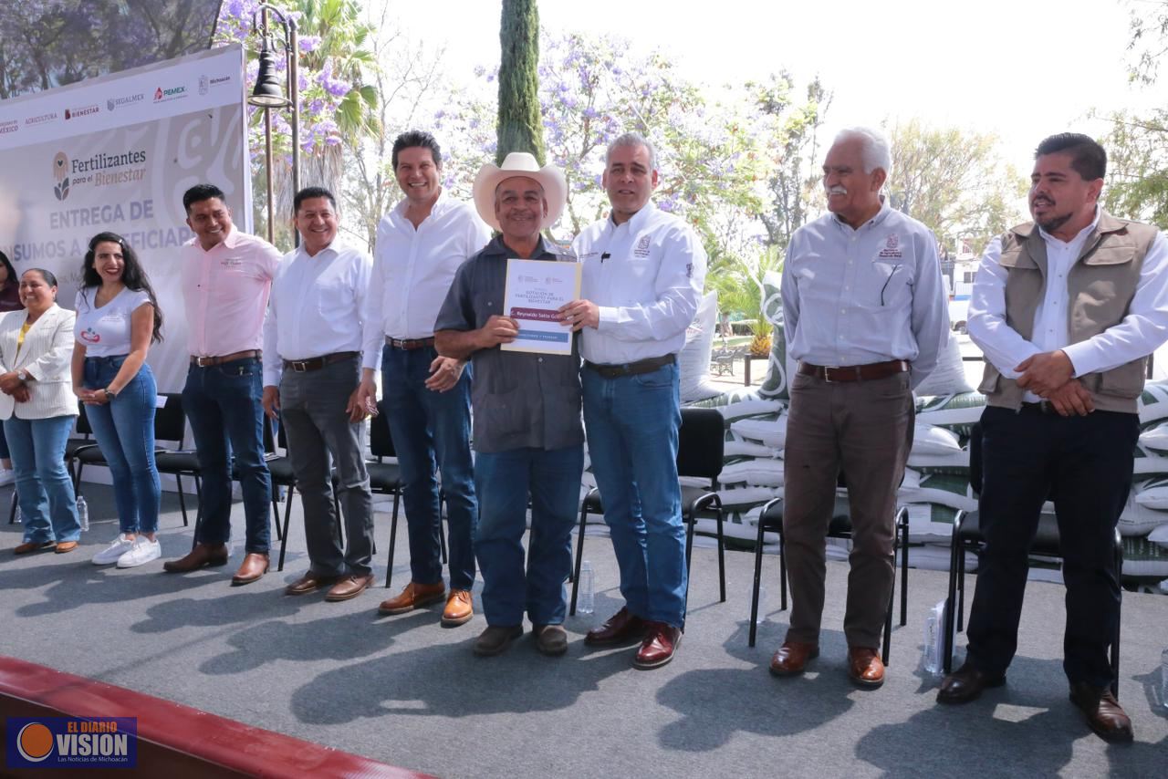 Entrega Gobernador fertilizante a 3 mil 250 productores de la región Morelia