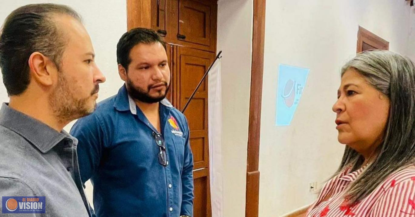 Mayela Salas Saenz, sostuvo una reunión de trabajo con el Delegado Regional de Turismo en Uruapan