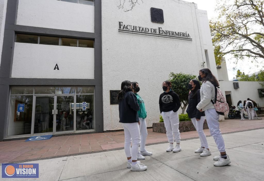 Las y los egresados de la Facultad de Enfermería hacen fuerte el Sistema de Salud en Michoacán