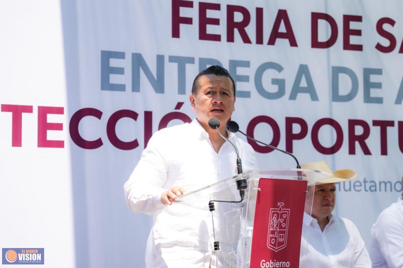 Encabeza Torres Piña Feria de la Salud en Huetamo