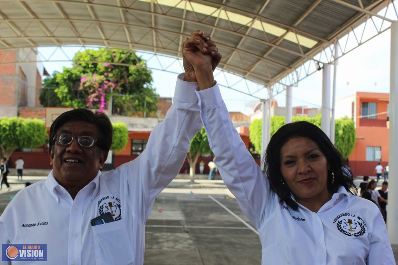 Celebra Parodiando la Noticia cuarto aniversario y Día del Niño en la escuela David G. Berlanga