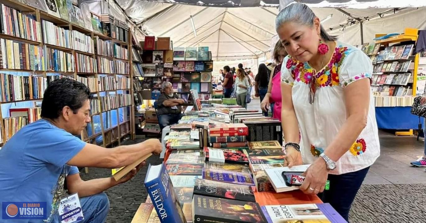 Mayela Salas Sáenz, asistió a la Feria Internacional del Libro en Uruapan