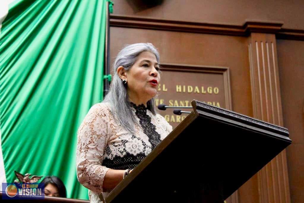 Mayela Salas presentó iniciativa para que cada escuela cuente con un maestro experto en braille