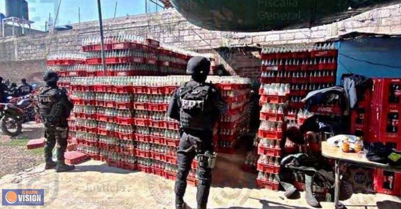 Fiscalía de Justicia aseguró cajas de refresco clonado de la marca Coca Cola en Iztapalapa 