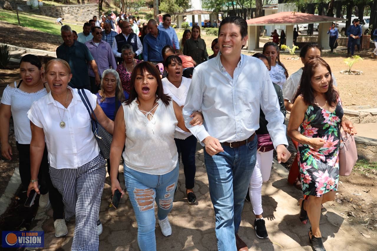 Con festejo para las mamás, inaugura Alfonso Martínez los Cenadores de Santa María