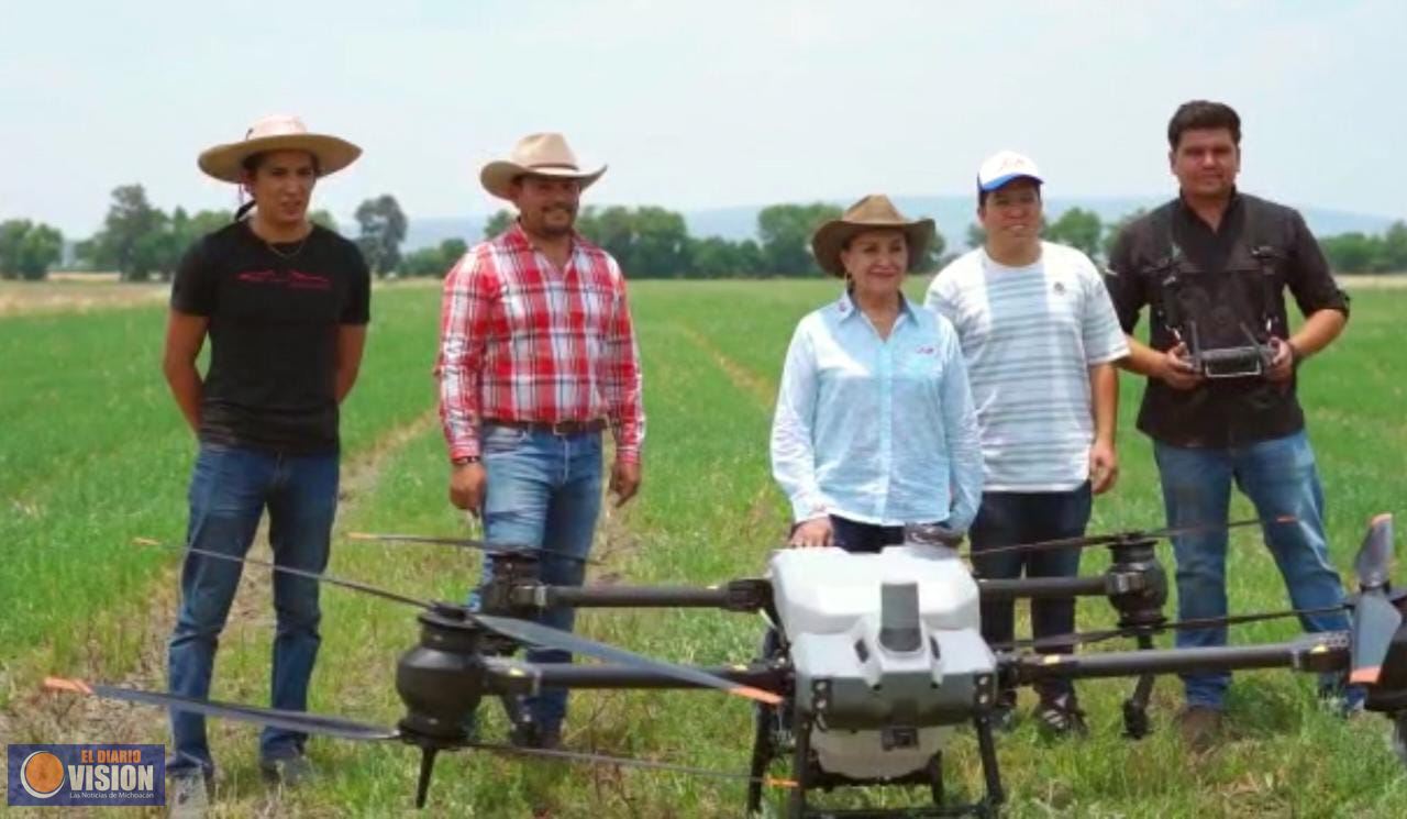 Con dron agrícola fortalece Julieta Gallardo Programa Trabajando por el Campo