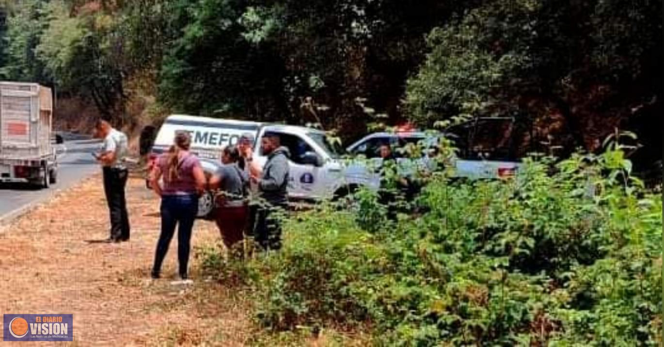 Auto cayó a barranco; un muerto y 2 heridos