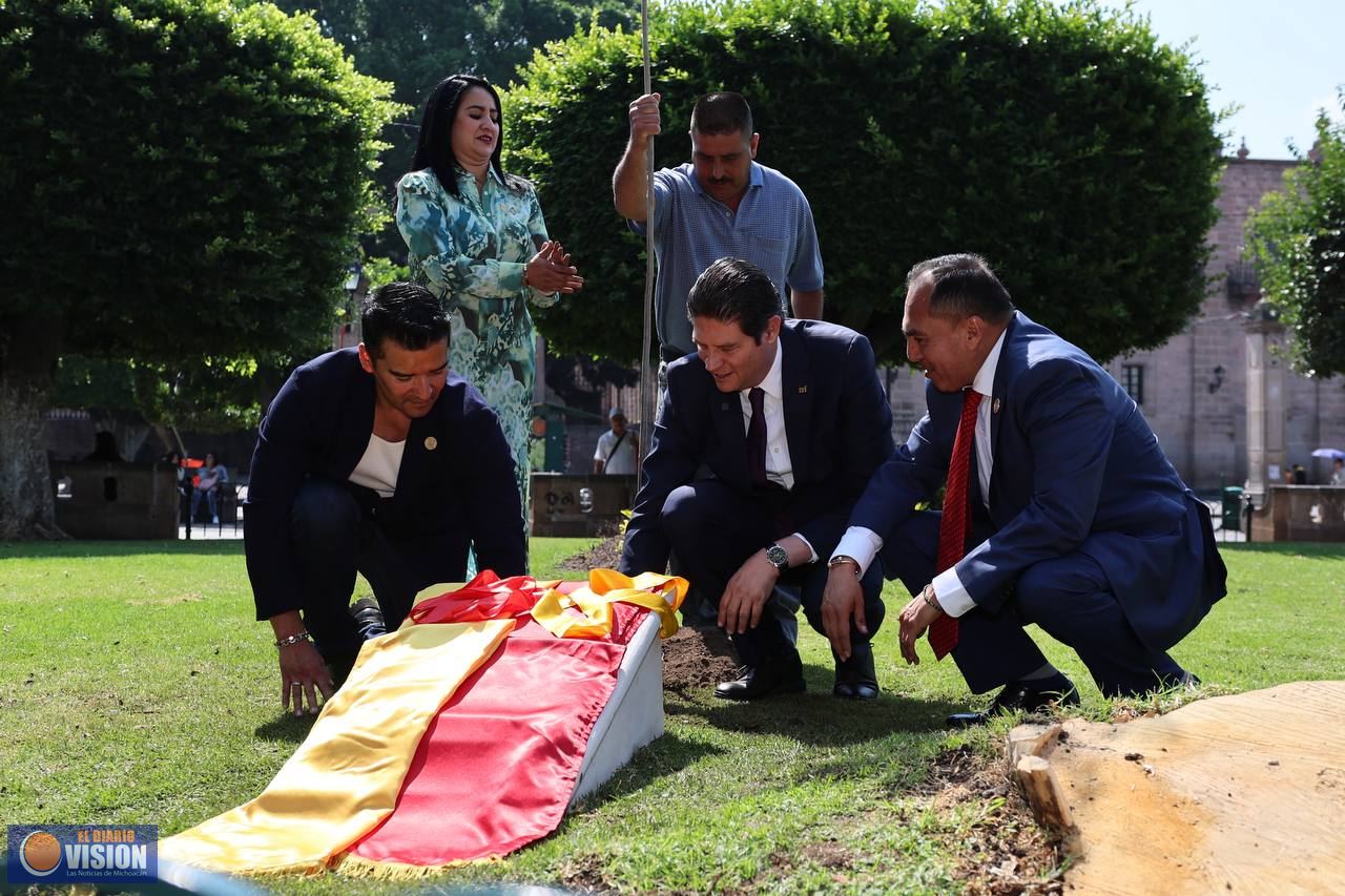 Con árbol y cápsula del tiempo, Gobierno Municipal impulsa legado e historia de Morelia