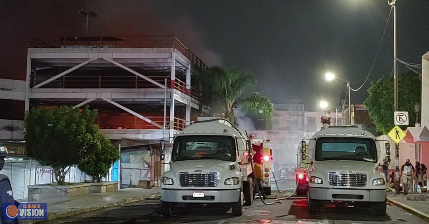 Gobierno Municipal interviene y trabaja para controlar incendio en Mercado Independencia