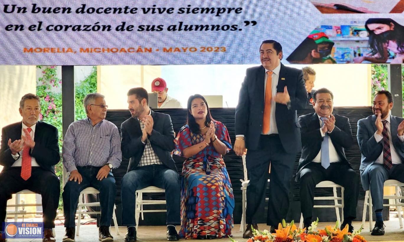 SNTE 18 reconoce el esfuerzo y dedicación de los docentes en el Día del Maestro