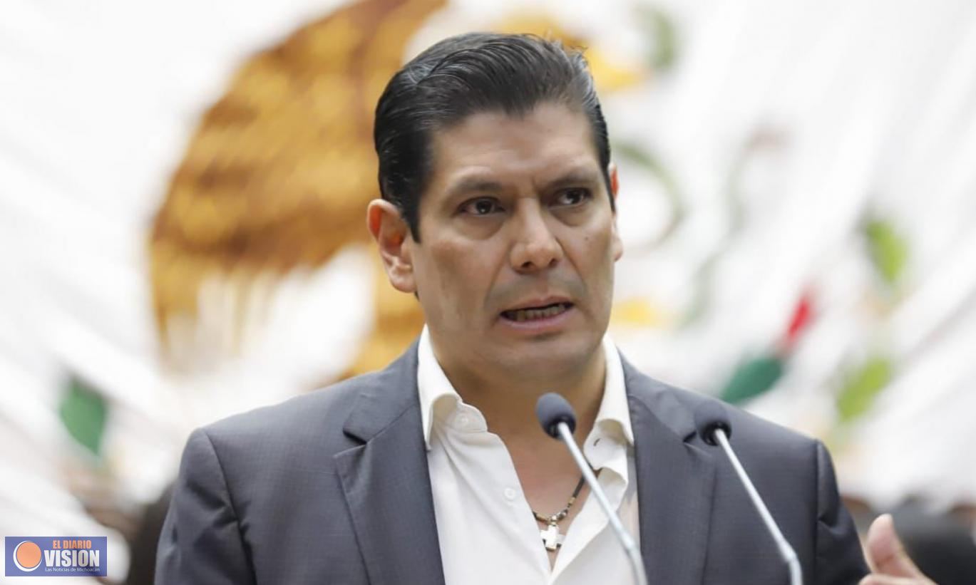 Ernesto Núñez reconoce labor periodista en Michoacán