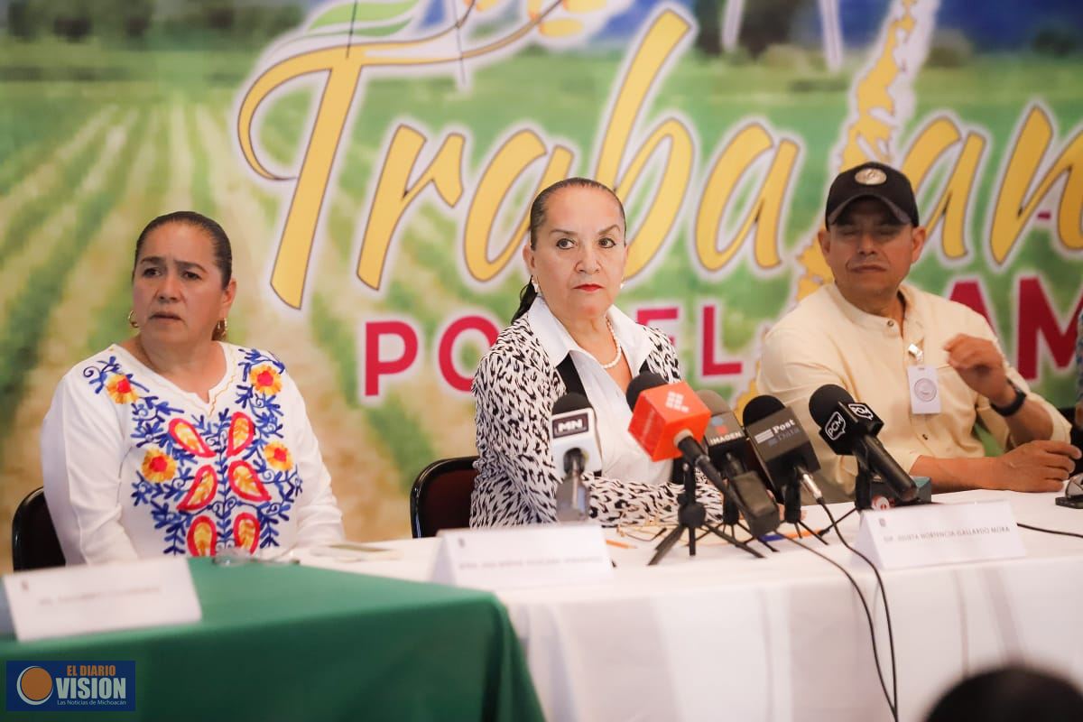 Trabajando por el campo, en el Distrito 02: Julieta Gallardo