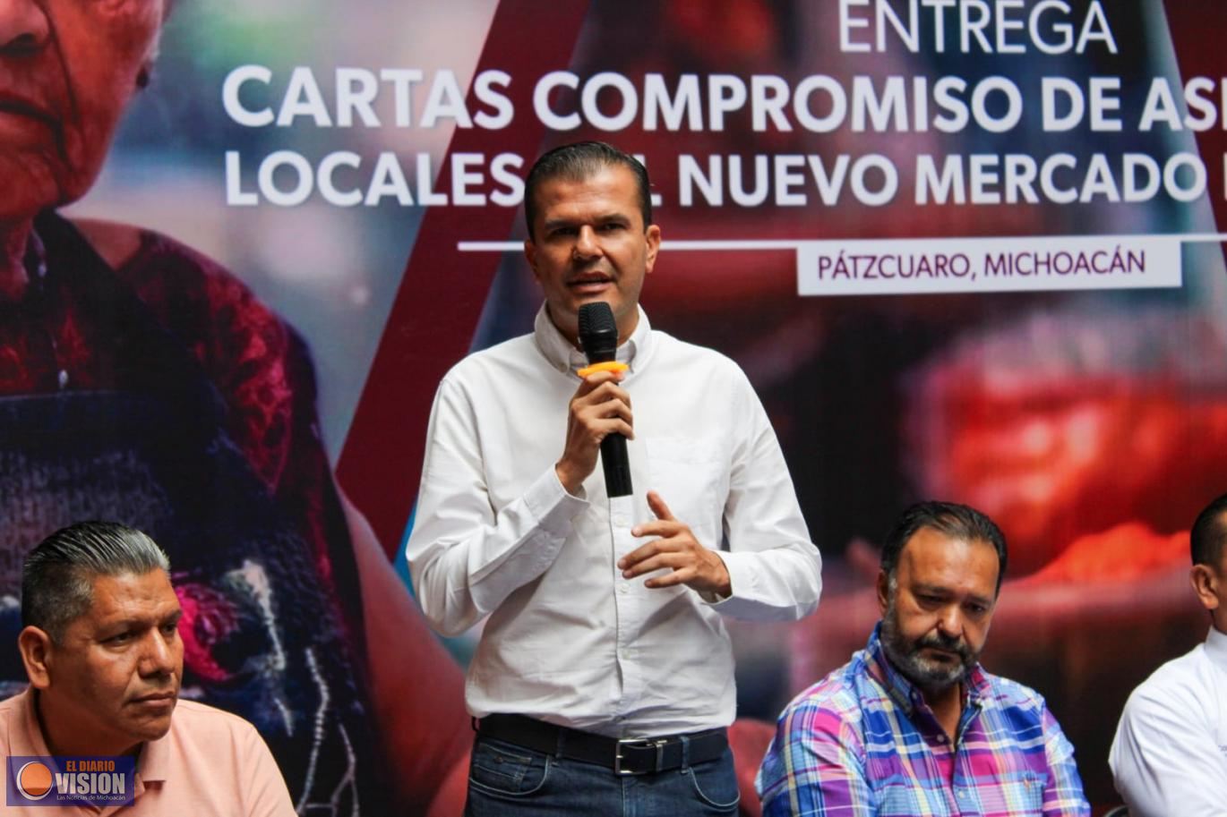 En el Nuevo Mercado de Pátzcuaro no existirán acuerdos por debajo del agua: Juan Manzo