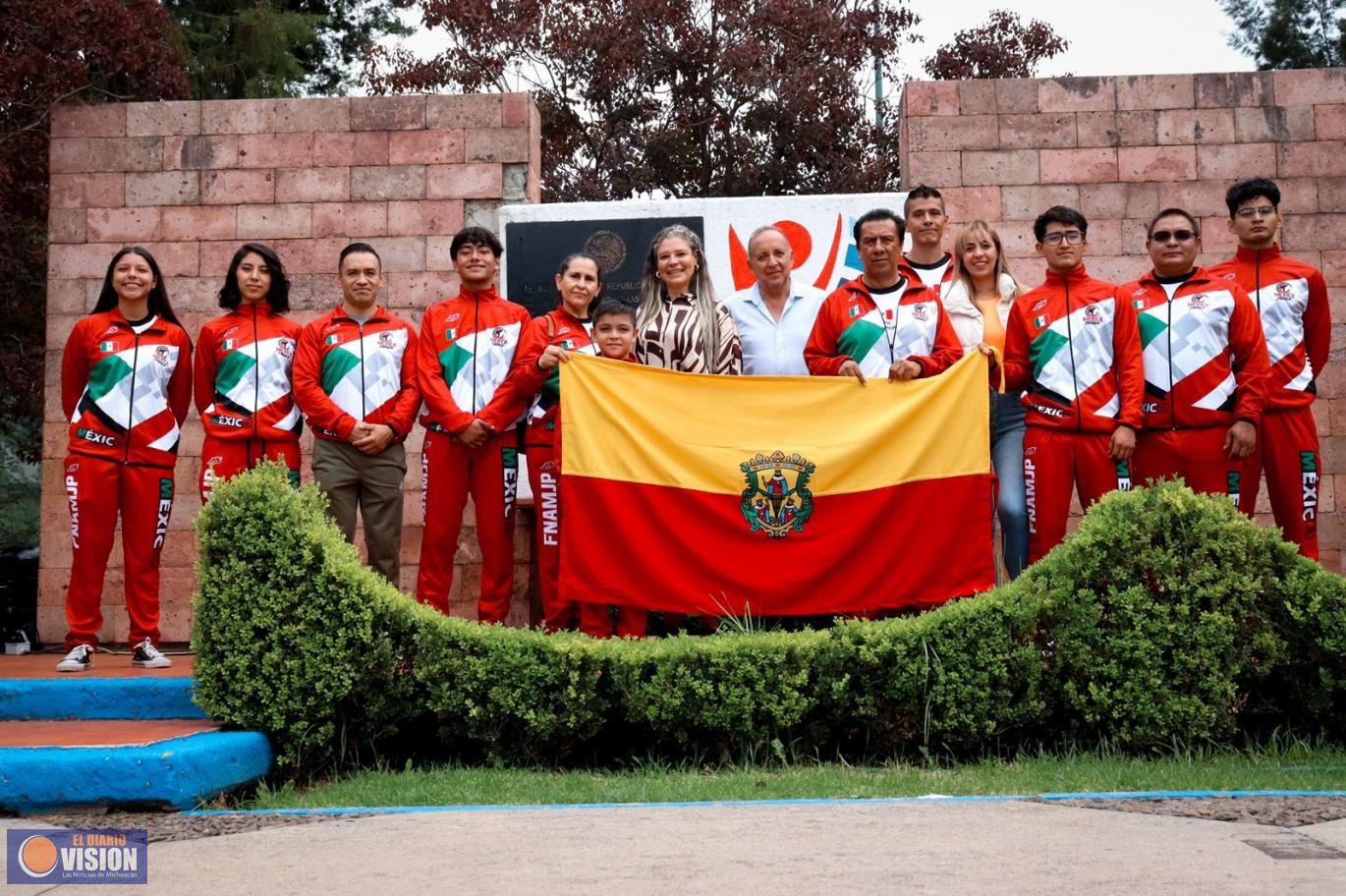 Abandera Gobierno de Morelia a karatekas que participarán en Campeonato Mundial en Escocia