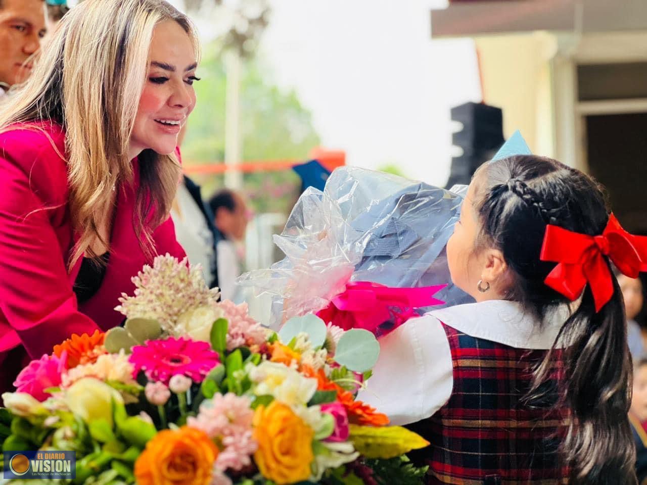 Ser Madrina de Generación es un Gran Honor que se Agradece con Acciones: Dip. Samanta Flores 