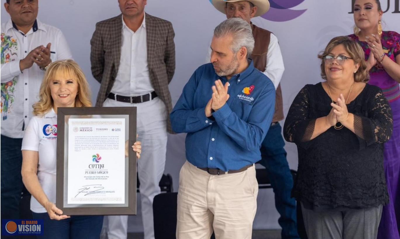 Julieta García Zepeda asiste a entrega del reconocimiento a Cotija como Pueblo Mágico