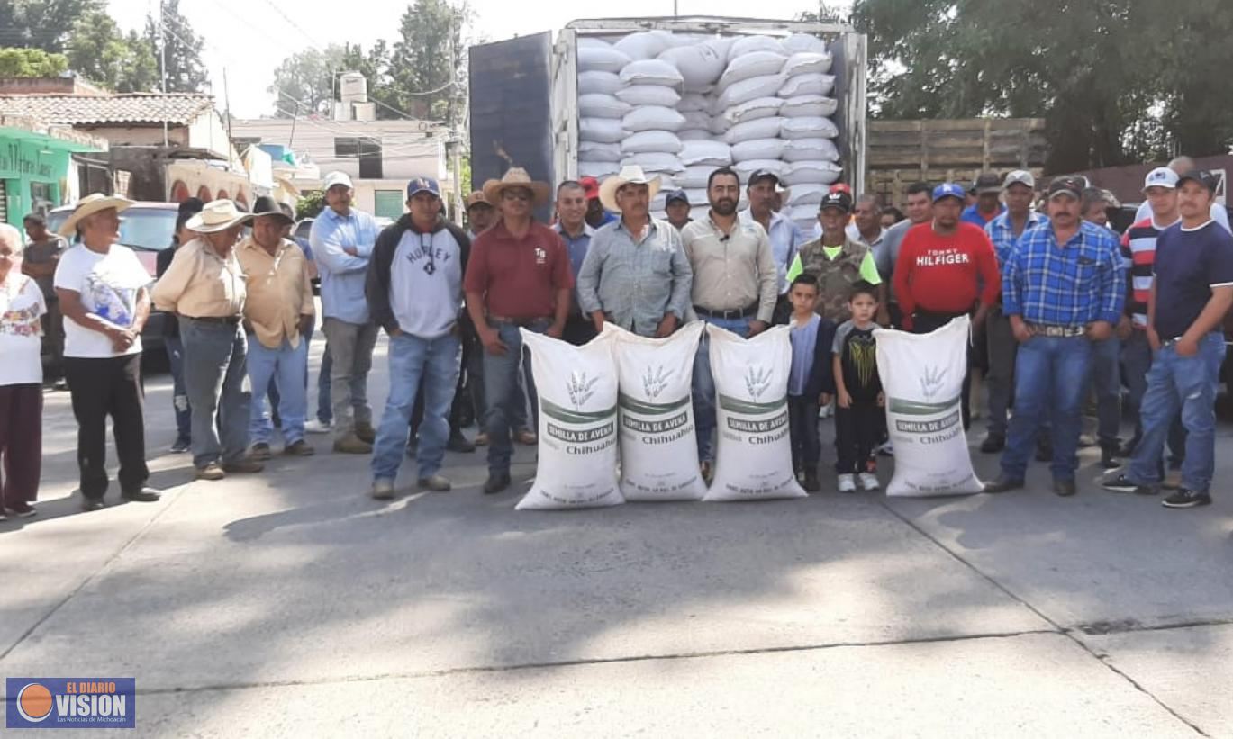 Alcalde León Balbanera, impulsa el desarrollo económico y agrícola del municipio.