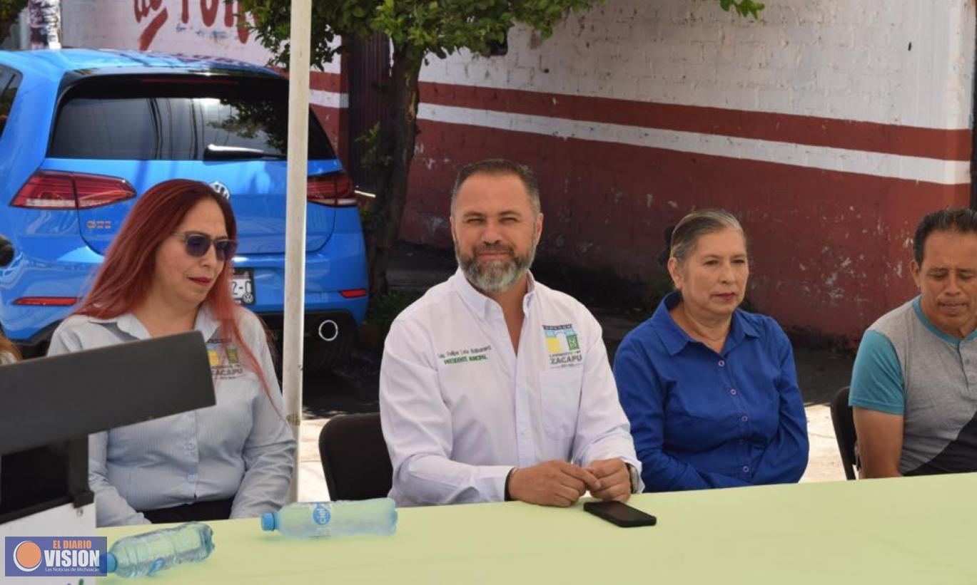 Alcalde León Balbanera, inaugura tramo carretero en la comunidad de Santa Gertrudis