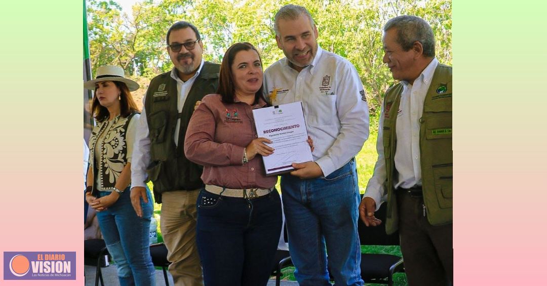 Alfredo Ramírez Bedolla reconoce el trabajo de brigadistas forestales de Uruapan