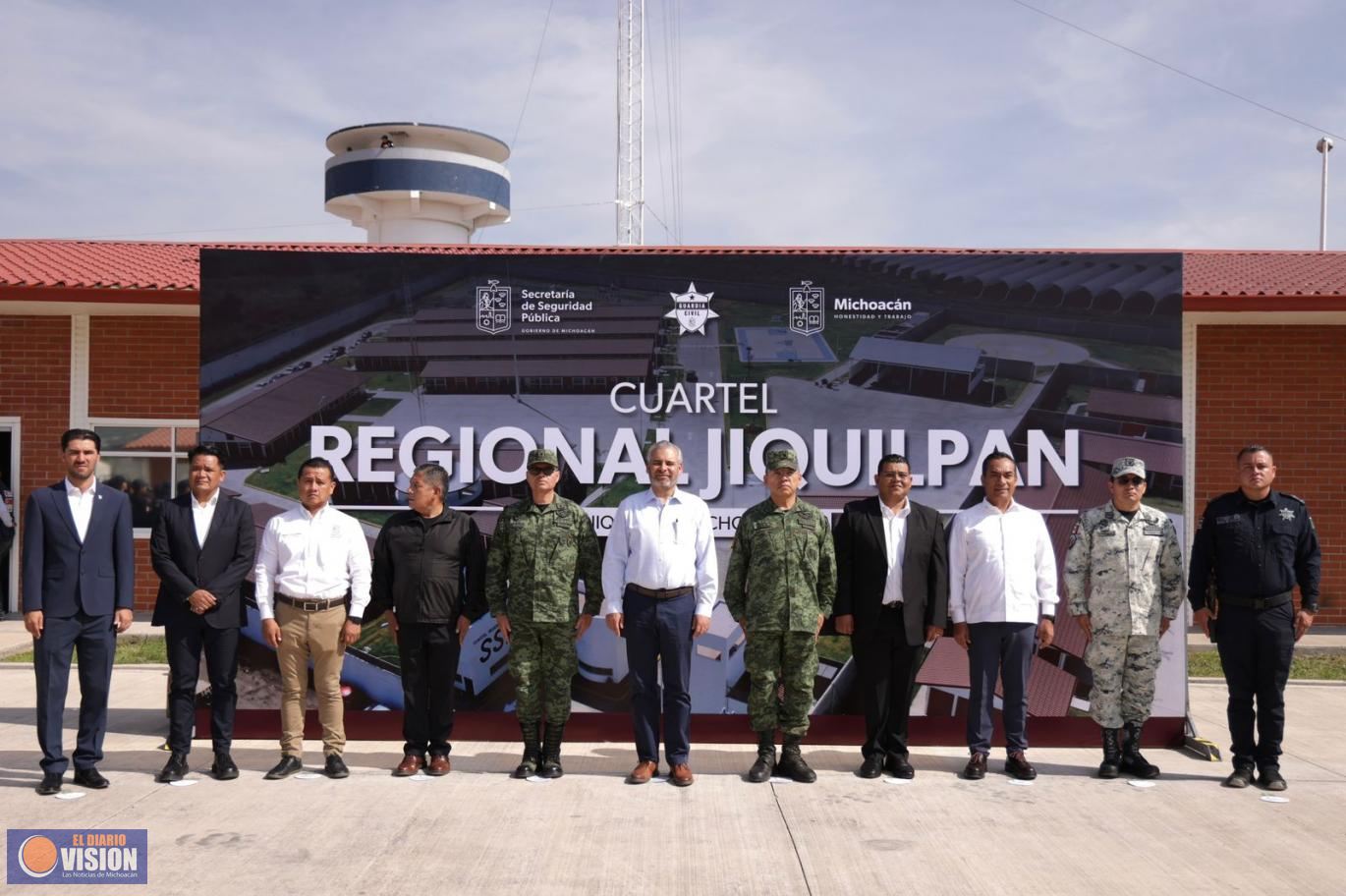 Inicia Bedolla entrega de segunda dotación de uniformes y equipos para Guardia Civil