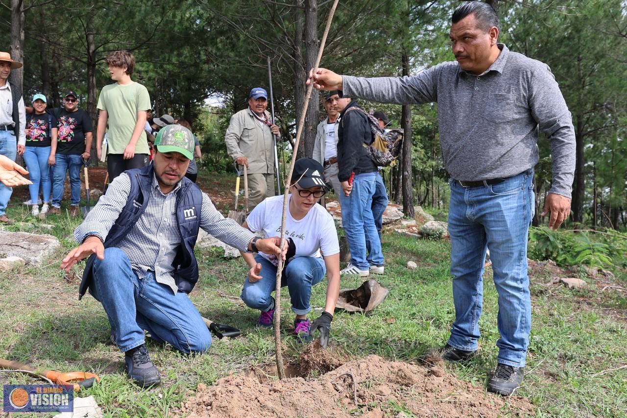 Gobierno Municipal reforesta bosque en la Clínica de Autismo