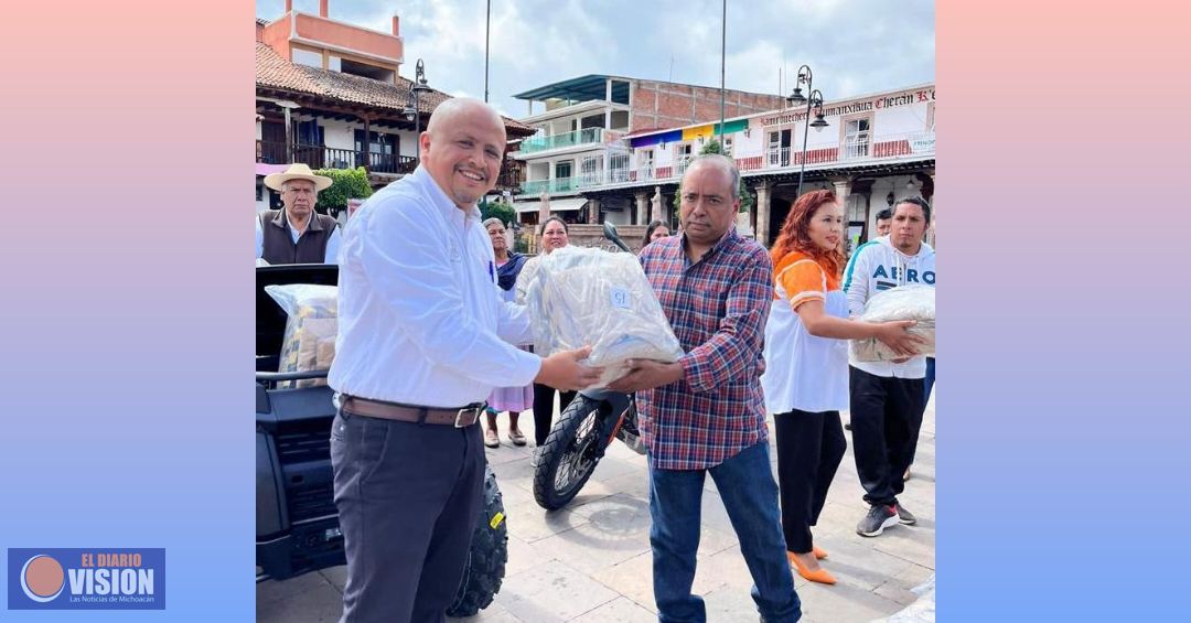 Entrega Segob uniformes y motocicletas a ronda comunitaria de Cherán