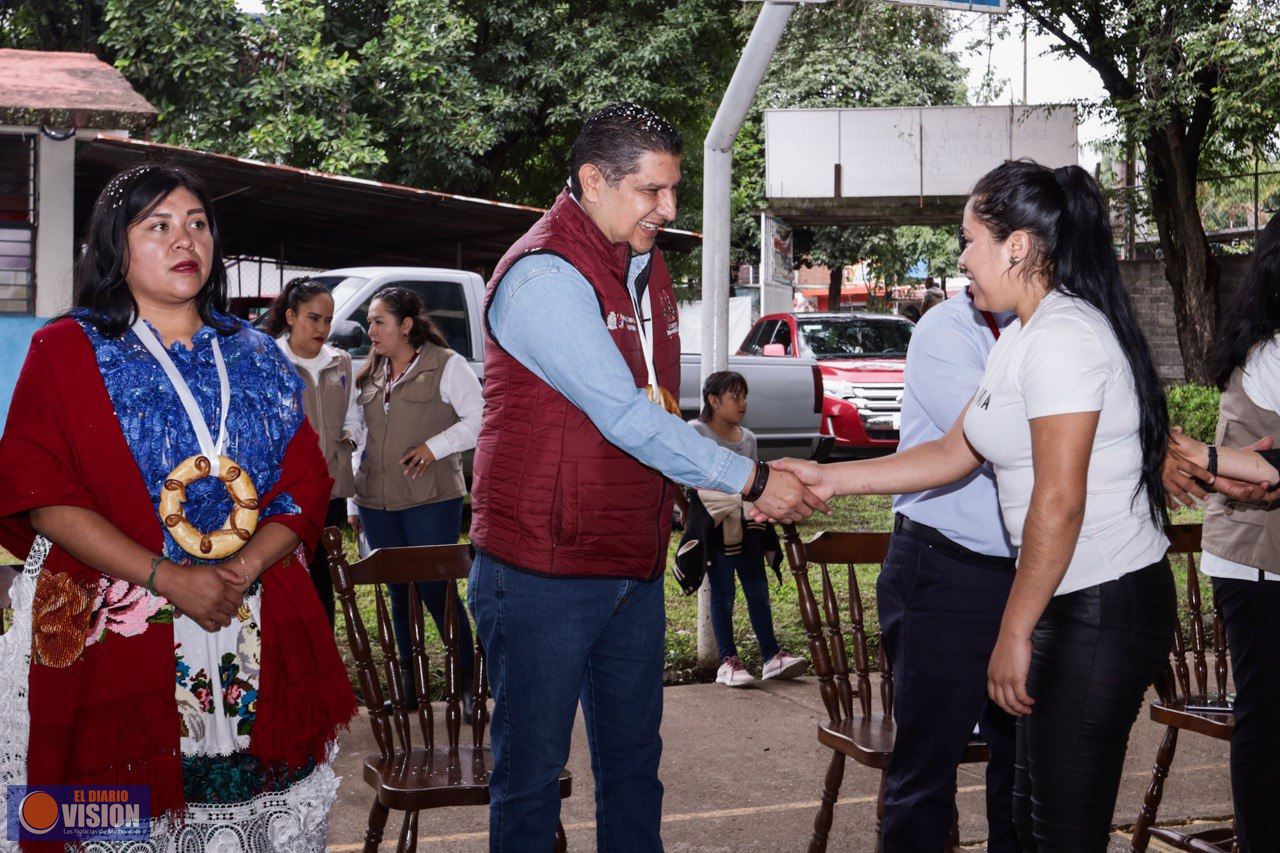 Nacho Campos sigue impulsando la educación