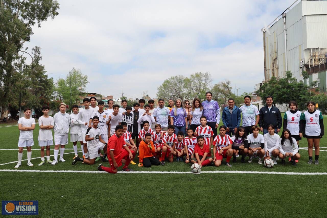 Inaugura Alfonso Martínez, tres nuevas canchas de fútbol