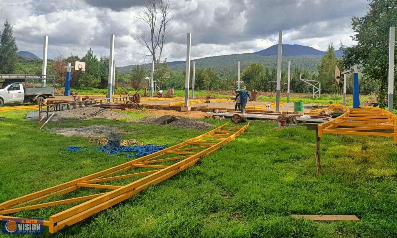 Avanza la construcción de techumbre en el Tecnológico Agropecuario 237,