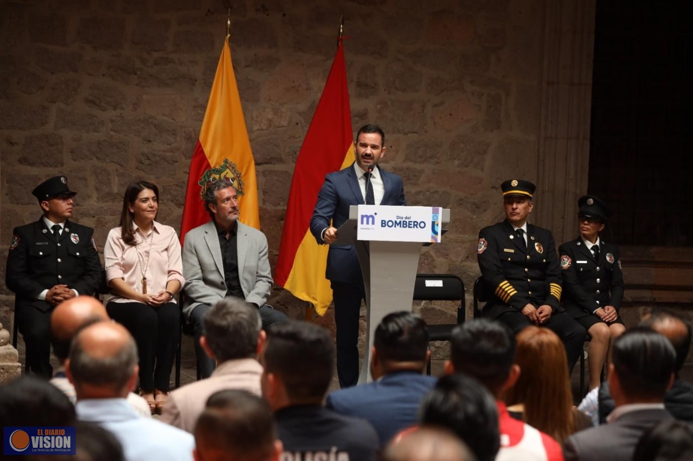 Por su valor, honor y sacrificio, Ayuntamiento de Morelia reconoce a Bomberos