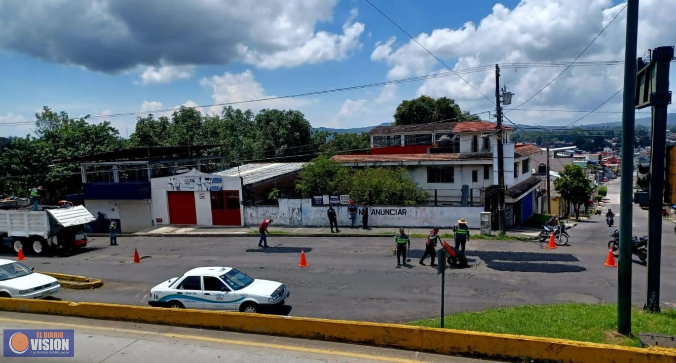 Cuadrillas municipales intensifican bacheo de vialidades