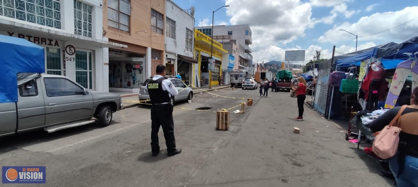 Implementa Policía Morelia operativo vial por socavón en Vicente Santa María