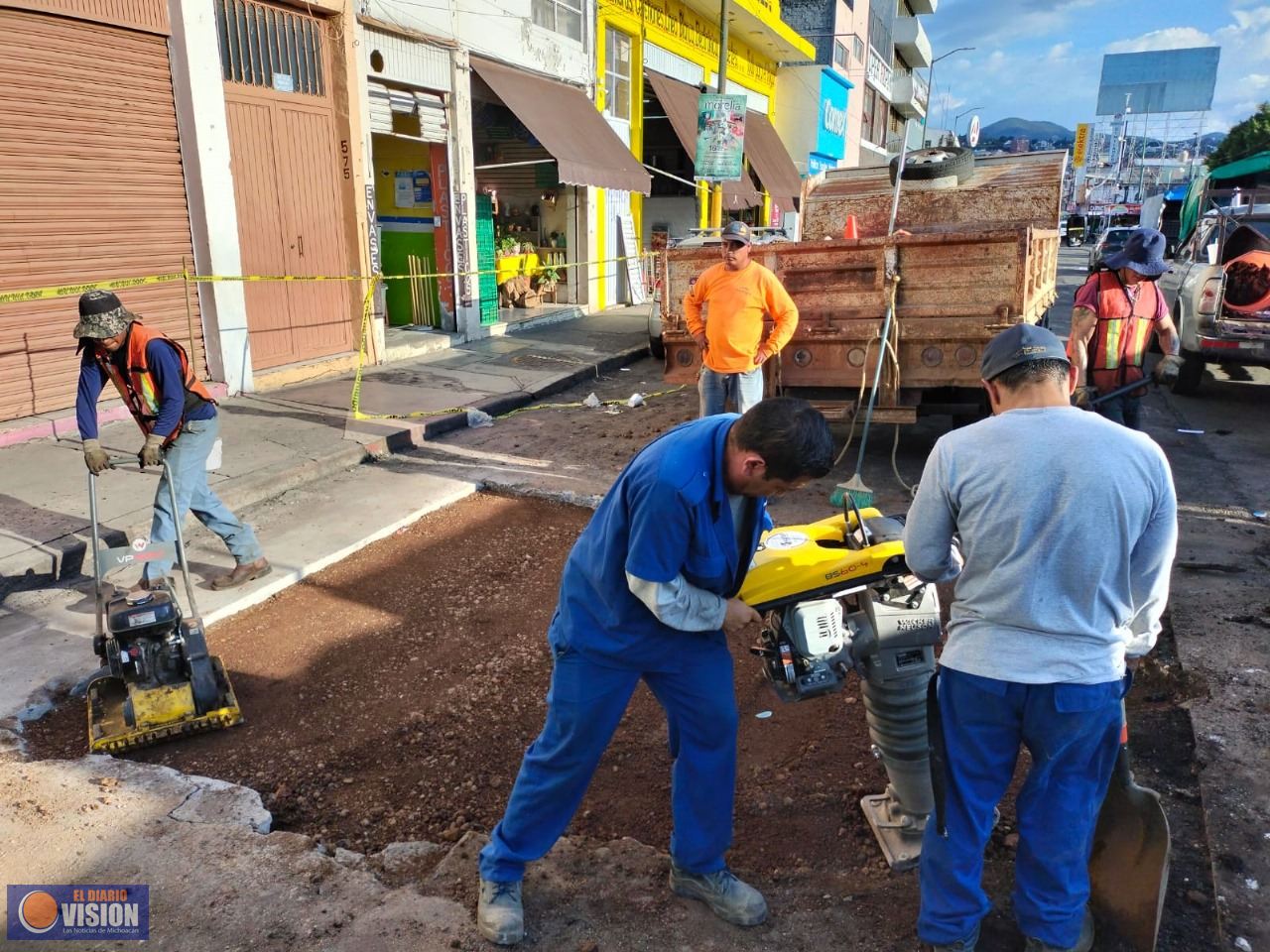 OOAPAS repara socavón sobre calle Vicente Santa María